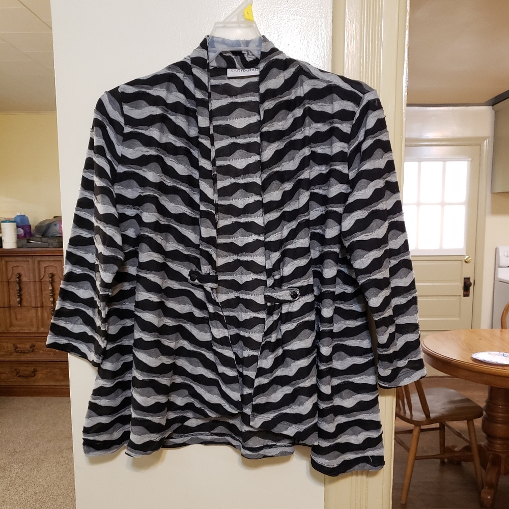 Women's designer knit cardigan sweater jacket size large in great condition